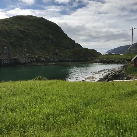 Lofoten Unique Waterfront Cabin Holiday home