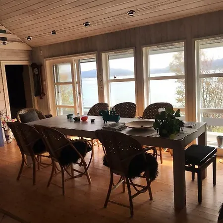 Lofoten Unique Waterfront Cabin Holiday home *